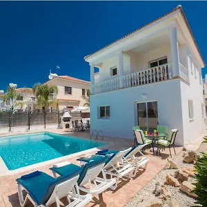 Carilisto Big 4 Bedrooms In Center Of Villa